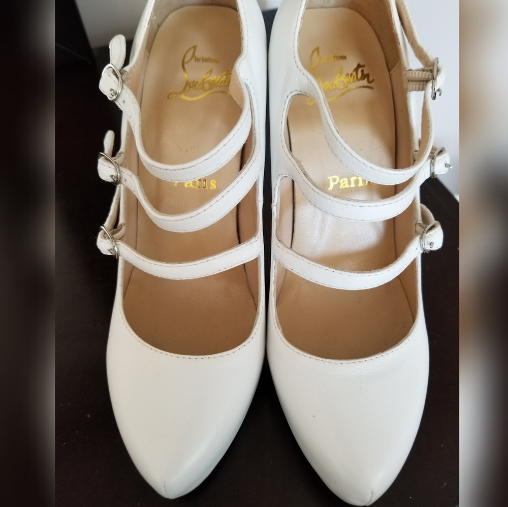 Christian Louboutin Lillian Pumps. Size 37. White.